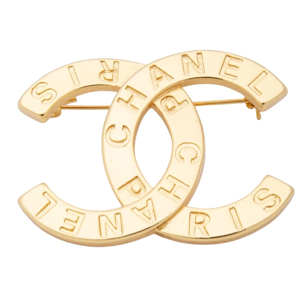 CHANEL CLASSIC GOLD CC ENGRAVED BROOCH (2020)